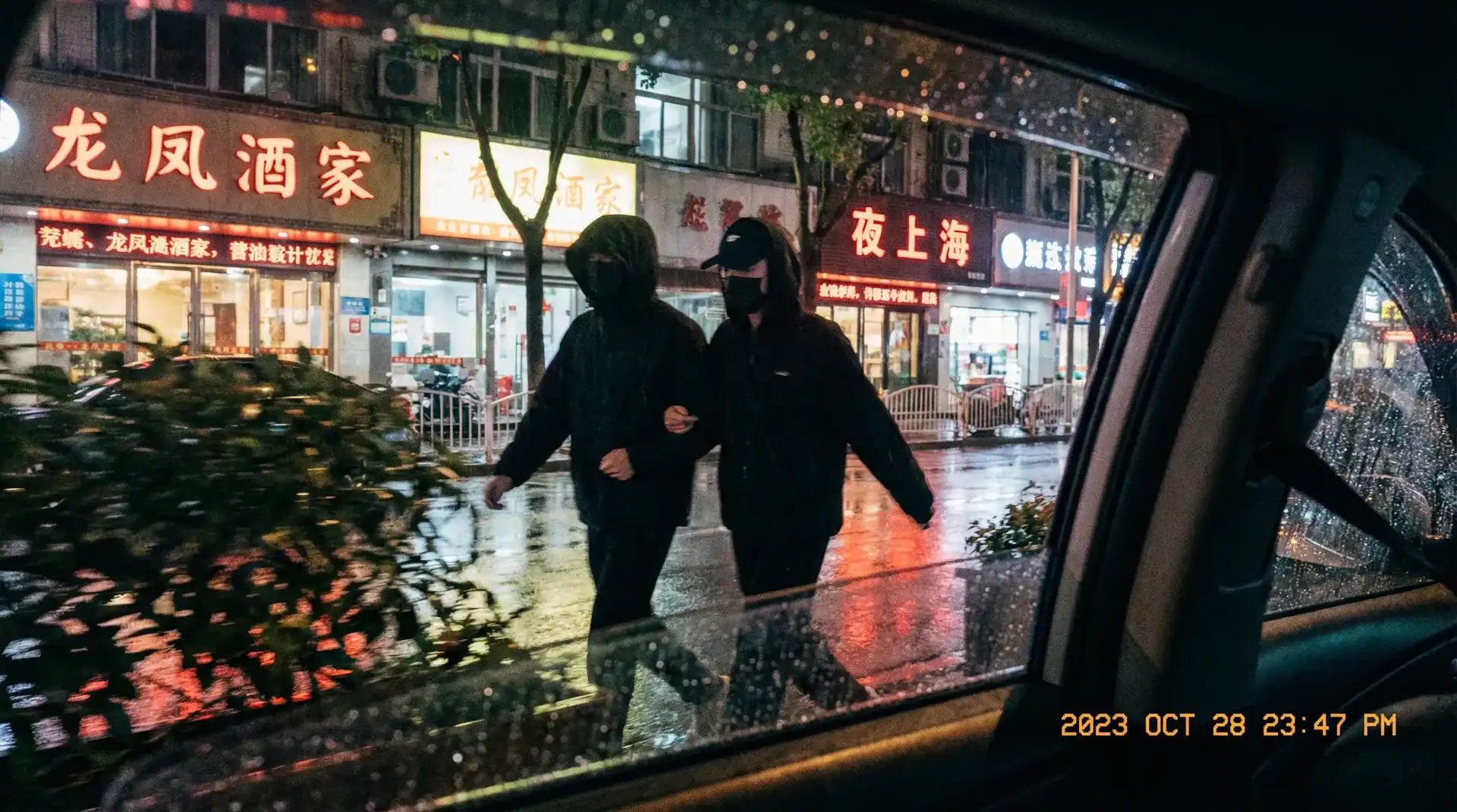 光速体育平台 - 顶流明星深夜密会现场抓拍照片